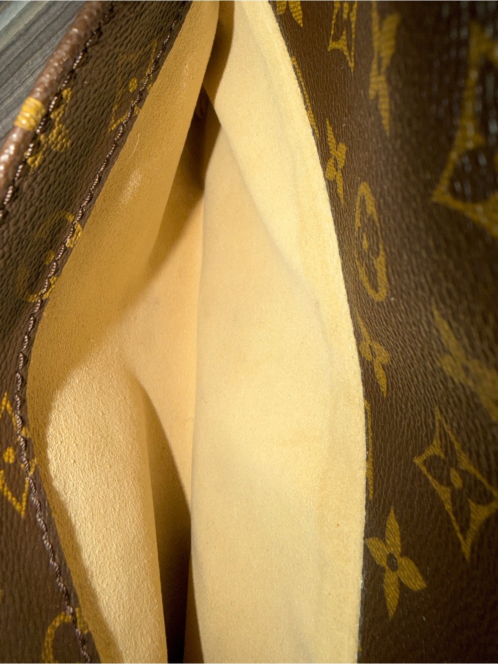 Louis Vuitton Beverly MM Monogram Brown Shoulder Bag with Vachetta Trim - Picture 5 of 13